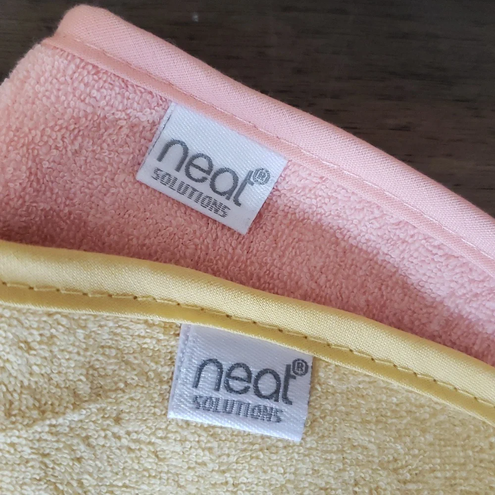 Neat Solutions NWOT Bib Set Of 4